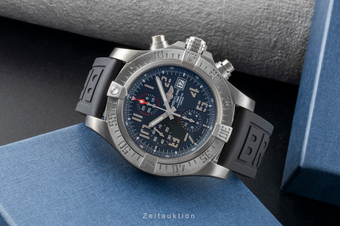 Breitling Avenger Bandit Chronograph Titan Automatik