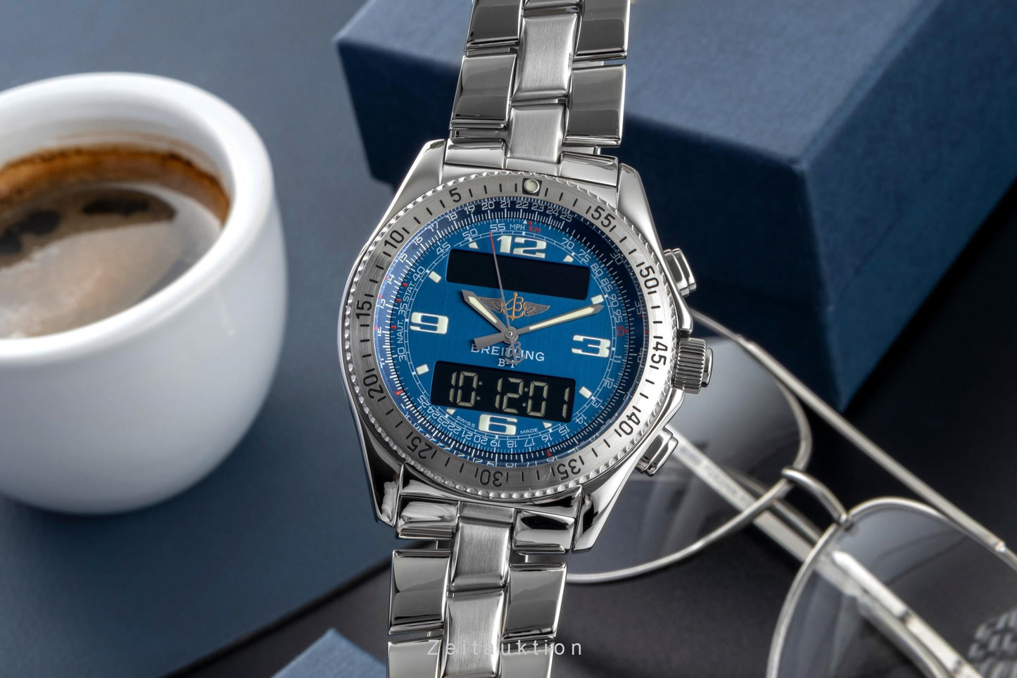 Breitling Avenger M1 Chronograph Titan Herrenuhr