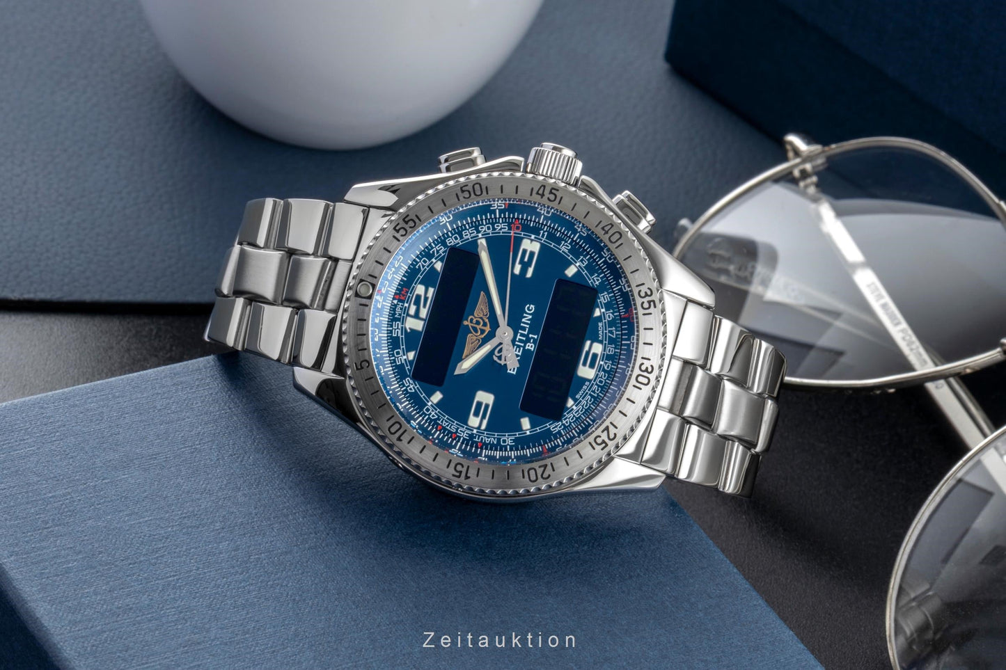 Breitling Avenger M1 Chronograph Titan Herrenuhr