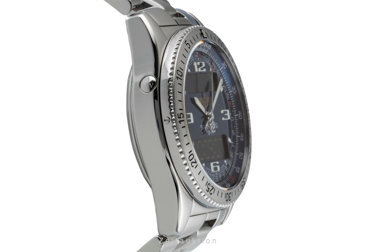 Breitling Avenger M1 Chronograph Titan Herrenuhr